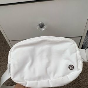 Lulu lemon crossbody in white
